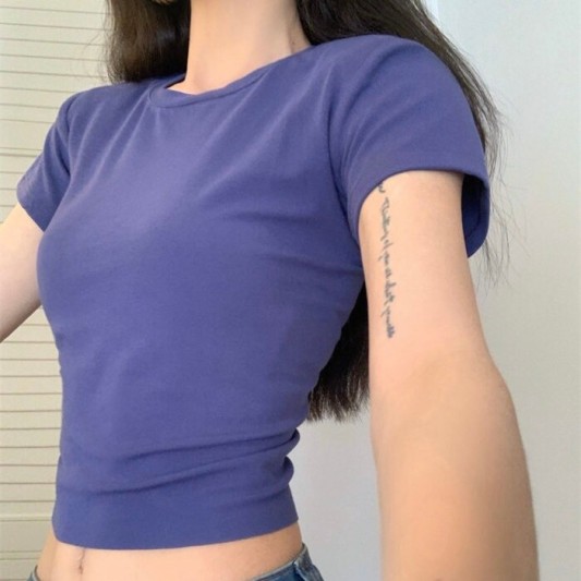 纯色短版圆领上衣